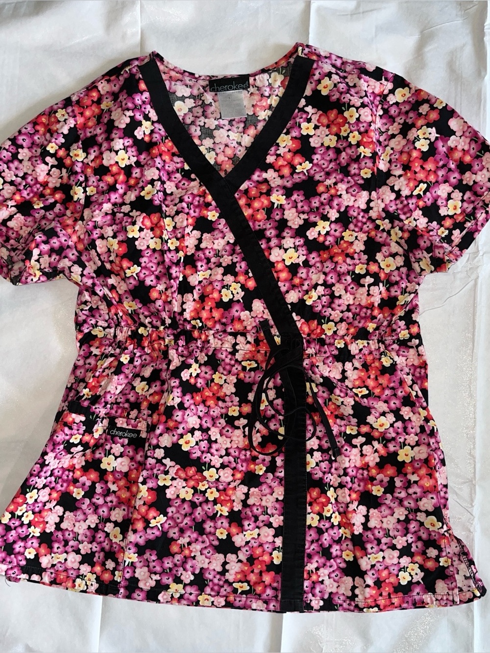 Woman’s Scrub Top L